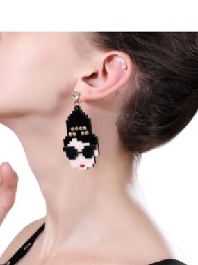 🕶️Cool Chic Audrey Hepburn Chunky Acrylic Earrings NWT🕶️
